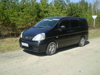 2001 Nissan Serena Photos