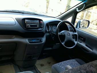2001 Nissan Serena Pictures