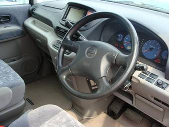 2001 Nissan Serena Pictures