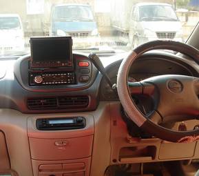 2001 Nissan Serena Pictures