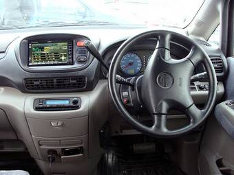 2001 Nissan Serena Photos