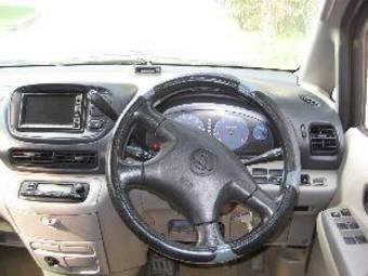 2001 Nissan Serena Pictures