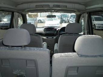 2001 Nissan Serena Pictures