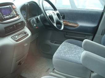 2001 Nissan Serena Pictures