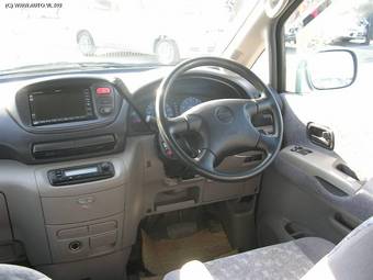2001 Nissan Serena Pictures