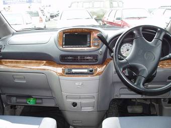 2001 Nissan Serena Pictures