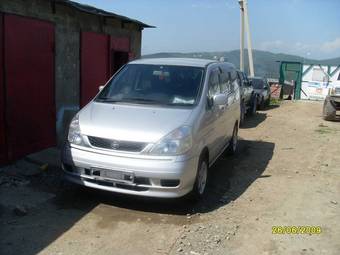 2001 Nissan Serena Pictures