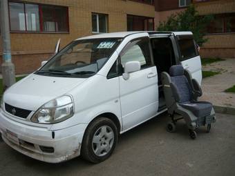 2001 Nissan Serena Images