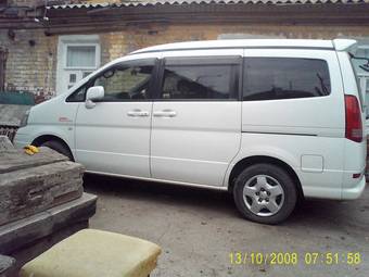 2001 Nissan Serena Photos