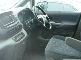 2001 Nissan Serena Pictures