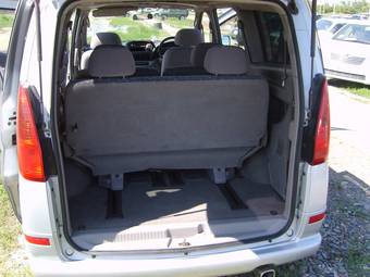 2001 Nissan Serena Pictures