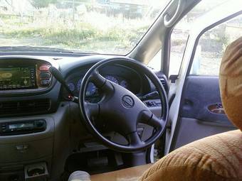 2001 Nissan Serena Pictures