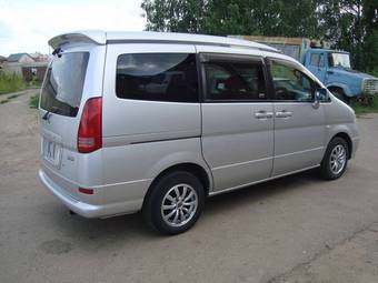 2001 Nissan Serena Photos