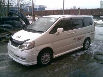 2001 Nissan Serena Photos