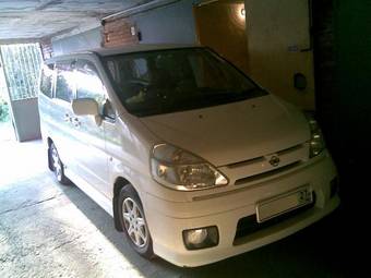 2001 Nissan Serena Photos