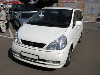 2001 Nissan Serena Photos