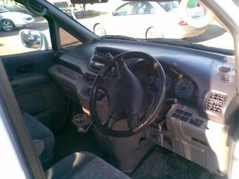 2001 Nissan Serena Photos