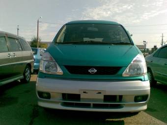 2001 Nissan Serena Photos