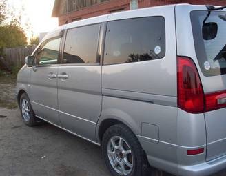 2001 Nissan Serena Photos