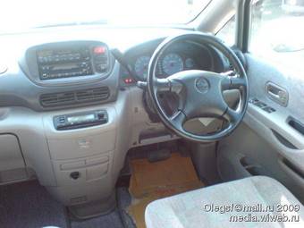 2001 Nissan Serena Pictures