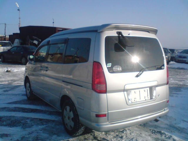 2002 Nissan Serena