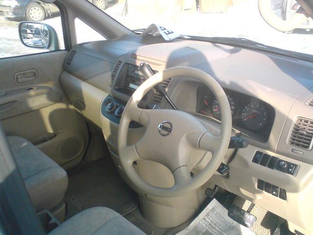 2002 Nissan Serena