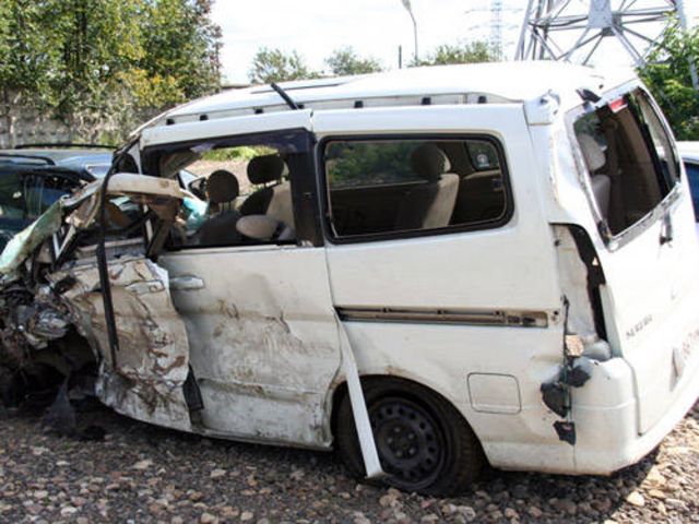 2002 Nissan Serena