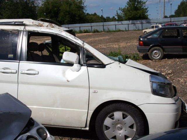 2002 Nissan Serena