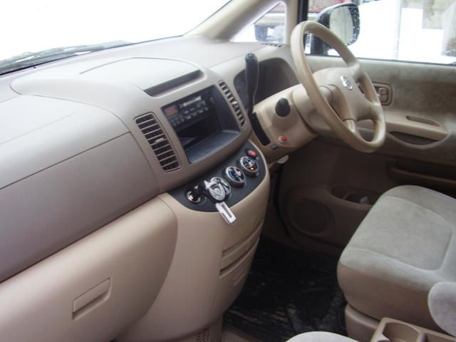 2002 Nissan Serena