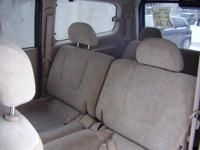 2002 Nissan Serena