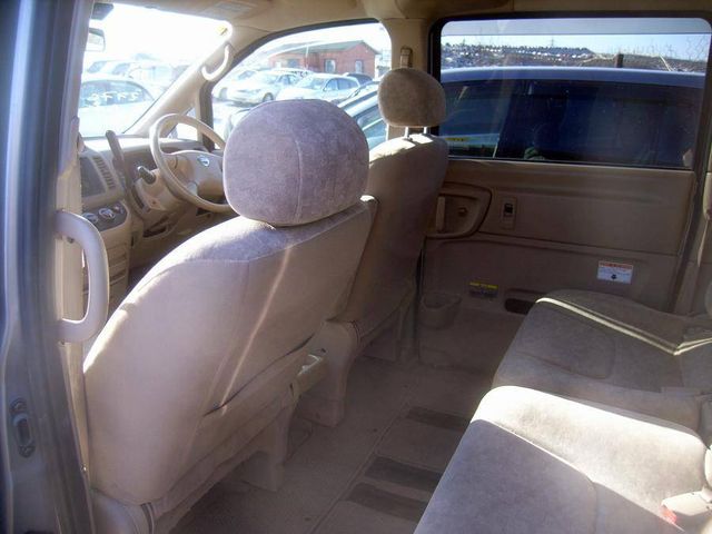 2002 Nissan Serena