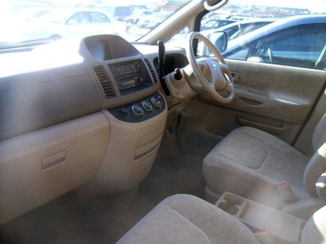 2002 Nissan Serena