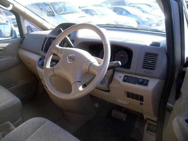 2002 Nissan Serena