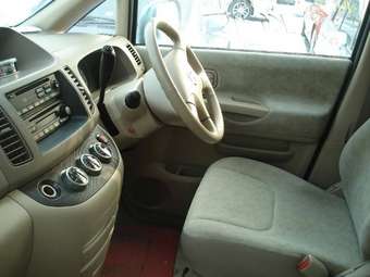 2002 Nissan Serena