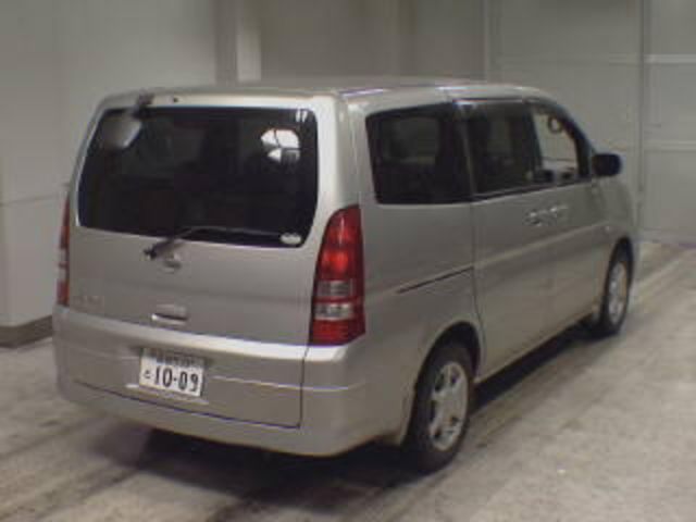 2002 Nissan Serena