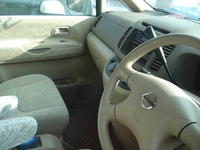 2002 Nissan Serena