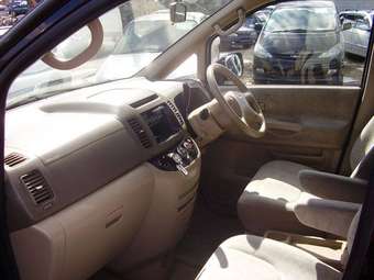 2002 Nissan Serena