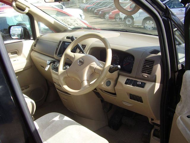 2002 Nissan Serena