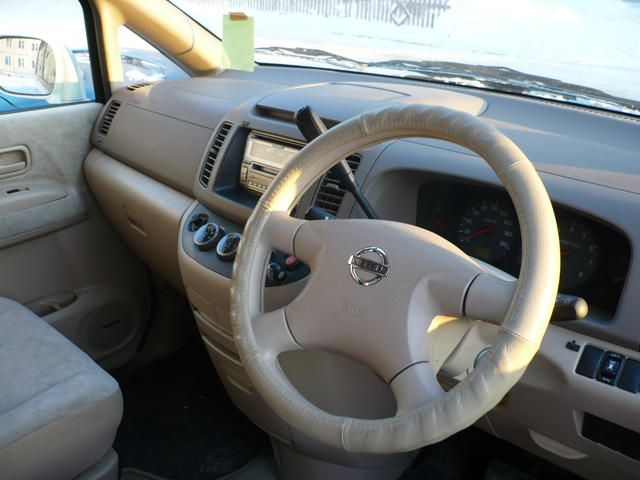 2002 Nissan Serena