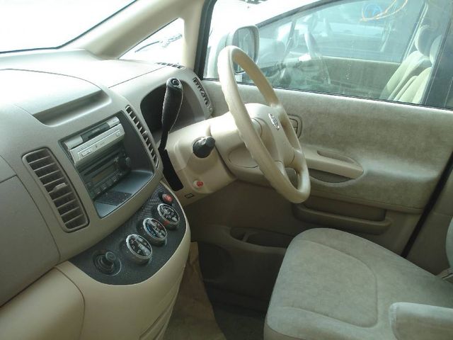 2002 Nissan Serena