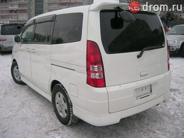 2002 Nissan Serena