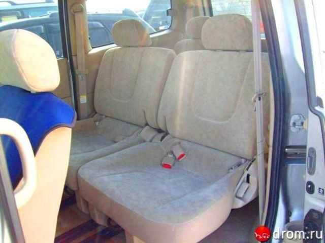 2002 Nissan Serena