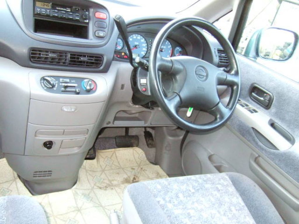 2002 Nissan Serena