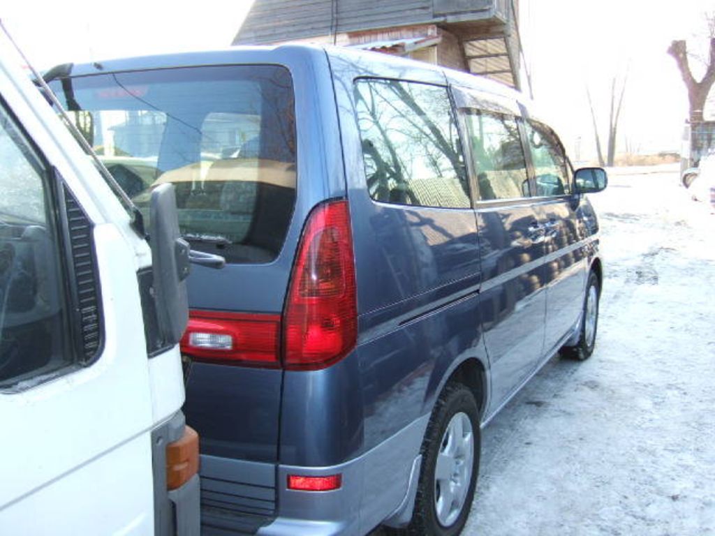 2002 Nissan Serena