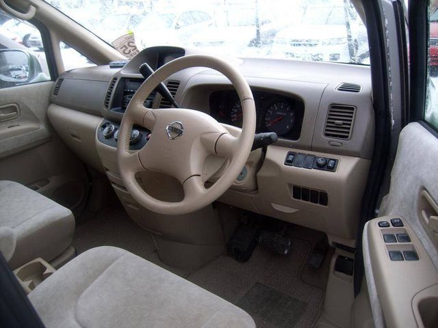 2002 Nissan Serena