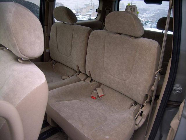 2002 Nissan Serena