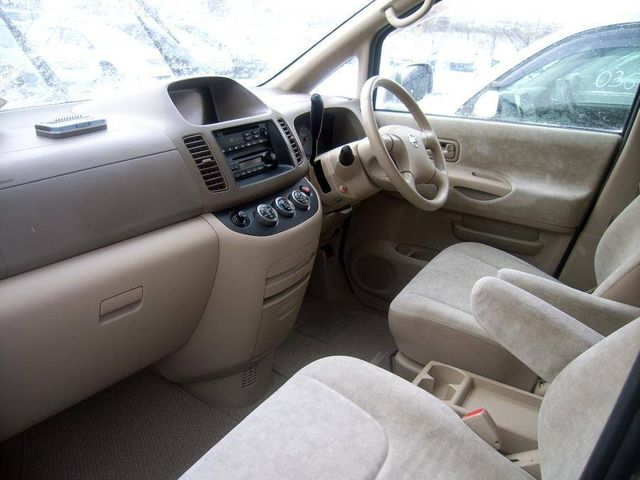 2002 Nissan Serena