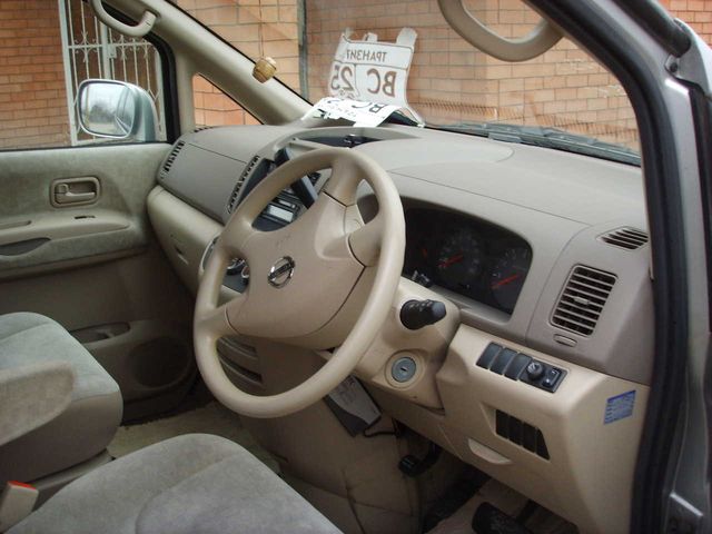 2002 Nissan Serena