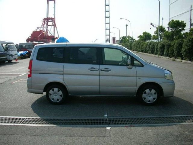 2002 Nissan Serena