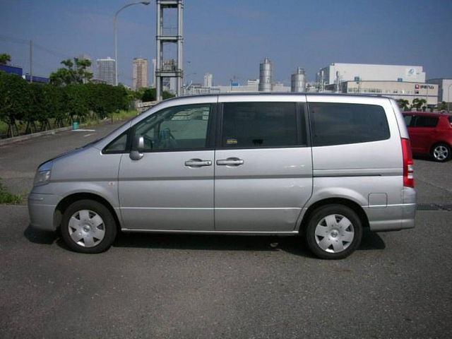 2002 Nissan Serena